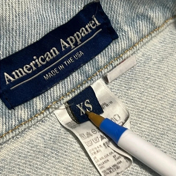 American Apparel Light Wash Jean Jacket. Light  Denim Jacket. Size XS - Picture 4 of 9